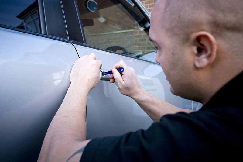 Automotive locksmith service in Los Angeles