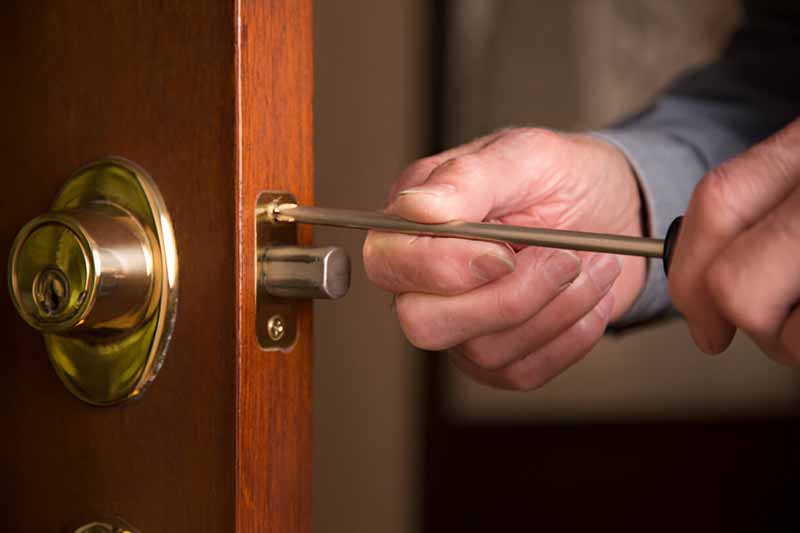 Emergency locksmith service for lockouts in Los Angeles